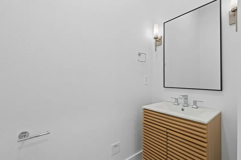 5 bed, 5.0 bath, 2500 sqft, $7,000 — Photo 4