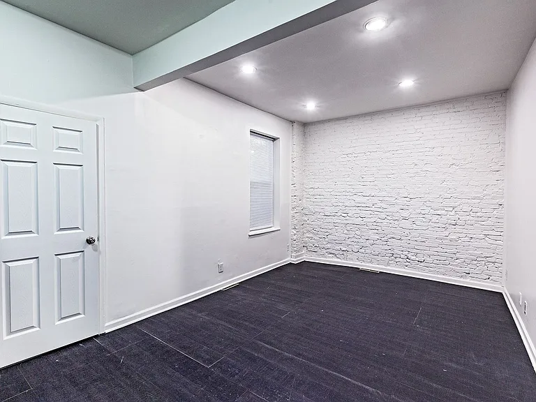 823 N Jackson St — Photo 3
