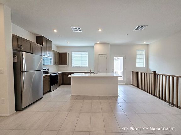 5th image of 5717 Crenellated St