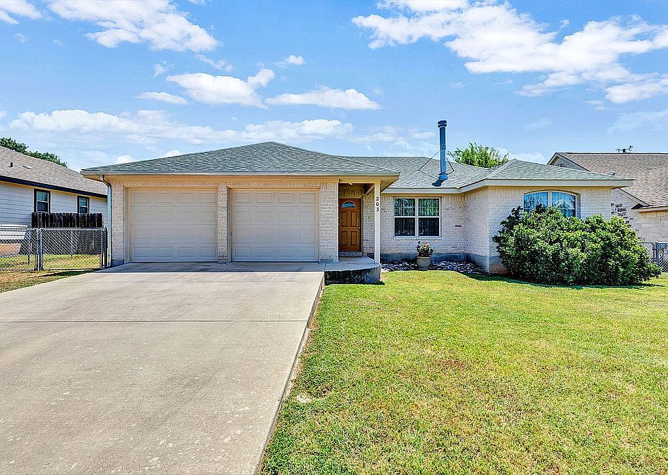 1st image of 203 Green Oaks Loop