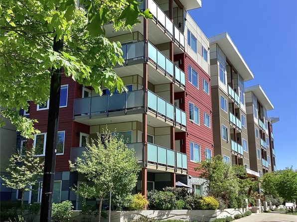20 Barsby Ave #215, Nanaimo, BC V9R 0K4