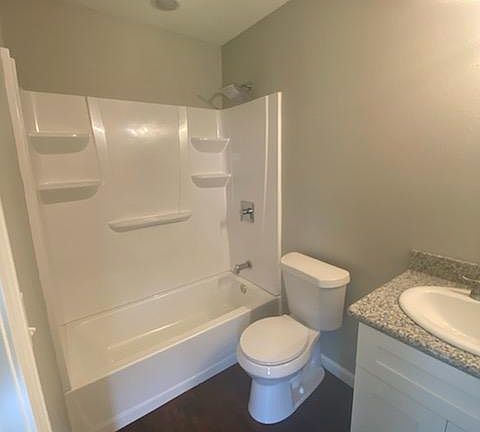 3rd image of 104 Davis St