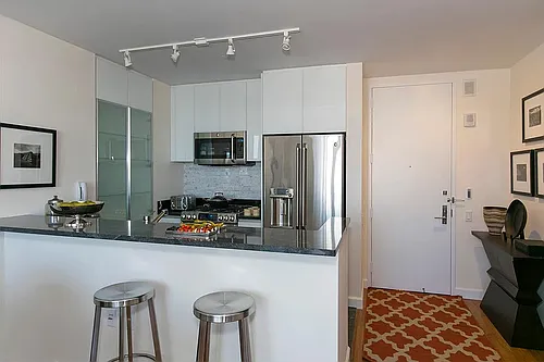 160 W 62nd St #21F Photo 1