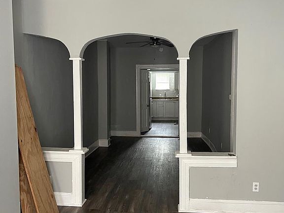 3rd image of 1113 N Montford Ave