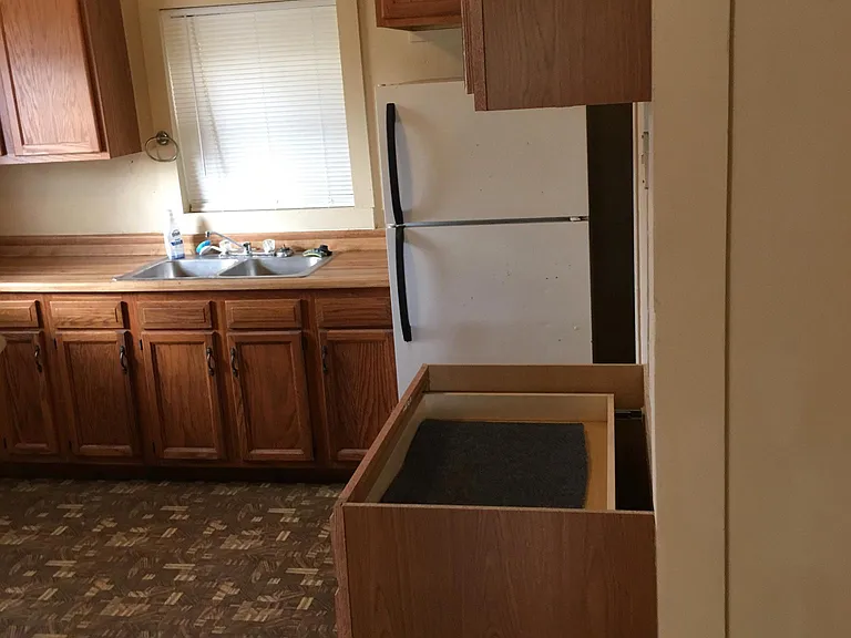 608 W Cedar St — Photo 10