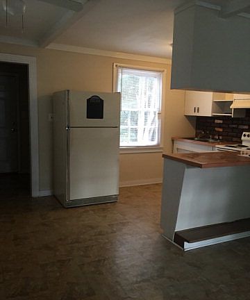 4th image of 2512 Seymour St