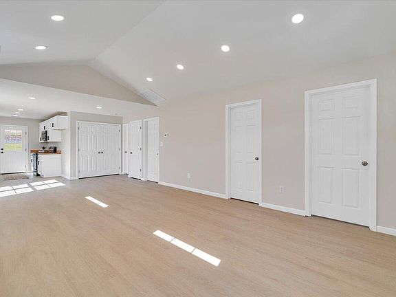 5th image of 3531 Troutland Ave NW