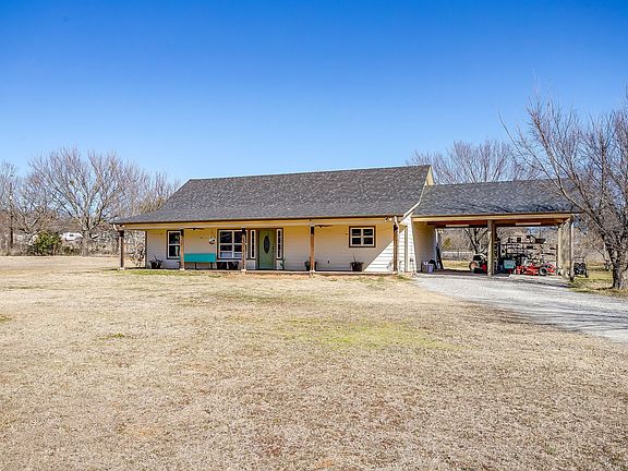 3rd image of 301 Willow Cir
