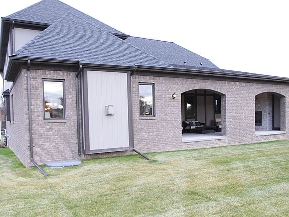 2nd image of 60975 Stonecrest Dr