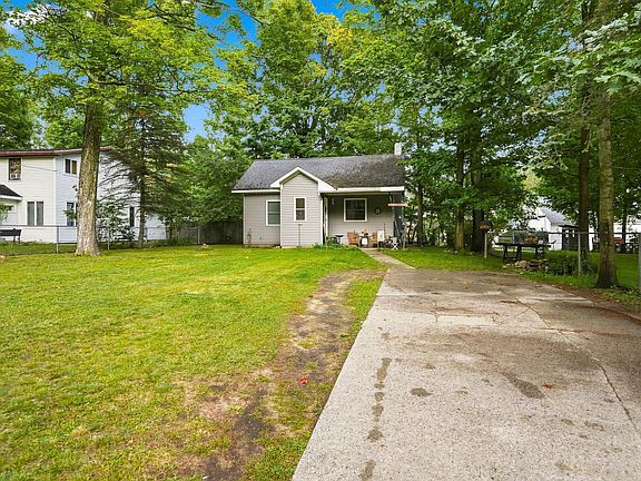 5th image of 116 Huron Pl