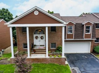11 Beacon Hl, Pompton Lakes, NJ 07442
