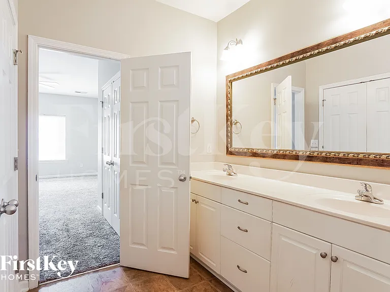 1092 Fairbank Ln — Photo 10
