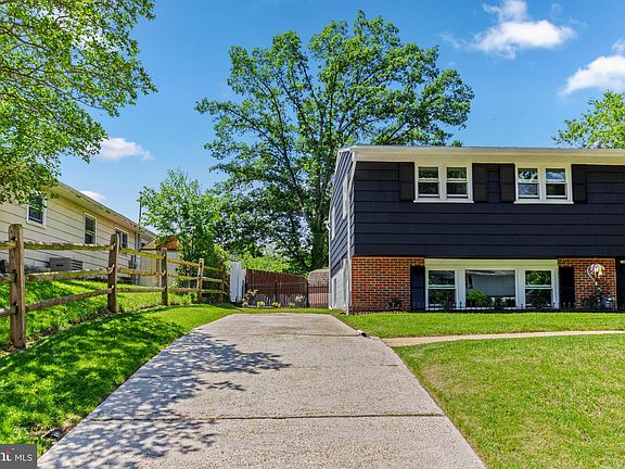 4th image of 1302 Burlington Dr