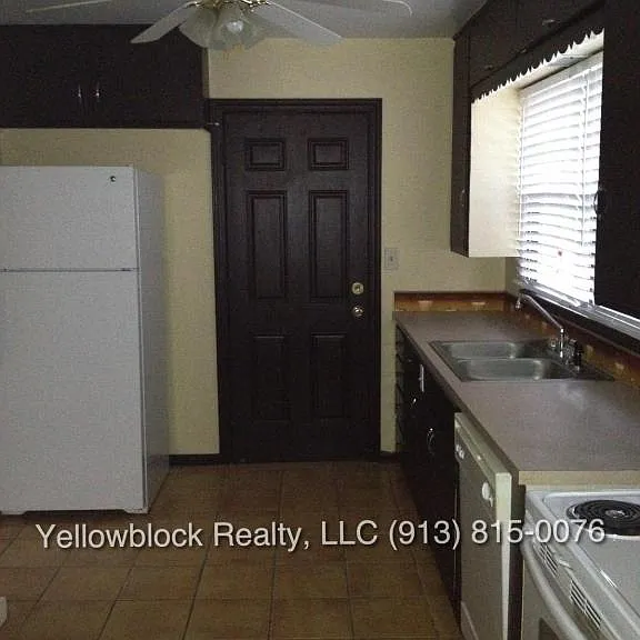5717 W 75th St — Photo 5
