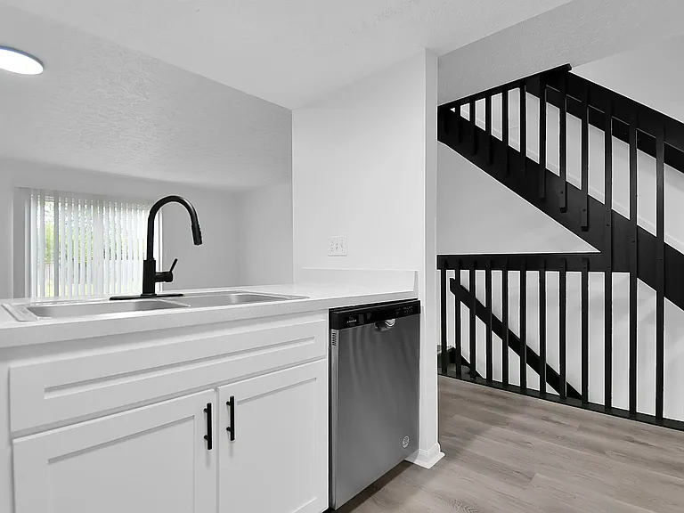 Oak Bend Commons — Photo 14