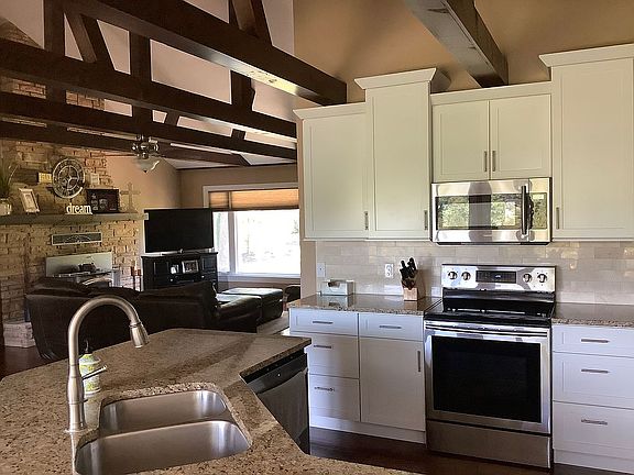3rd image of 231 Lakeshore Dr