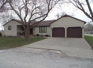 610 21st St, Carlyle, IL 62231