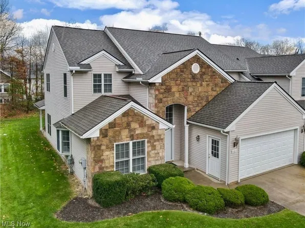 101 Stonecreek Dr, Mayfield Hts, OH 44143