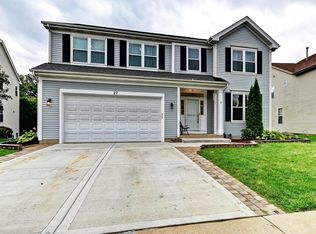 27 Prairie Pointe Ln, Streamwood, IL 60107