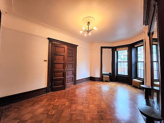 4th image of 696 Park Pl #2