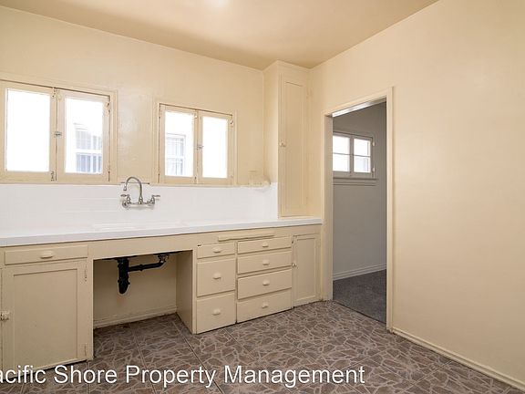 5th image of 2723 1/2 Cimarron St #8557495