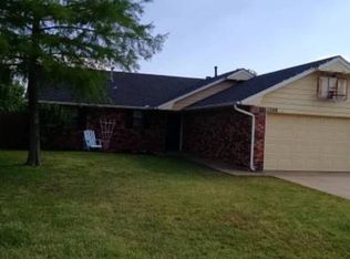 1208 NE 24th St, Moore, OK 73160