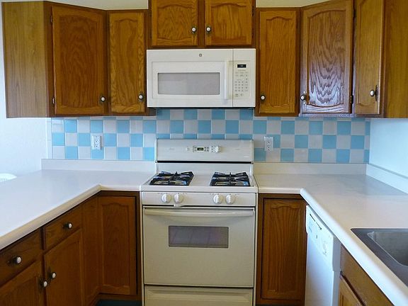 KITCHEN-GAS STOVE/MICROWAVE AND DISHWASHER