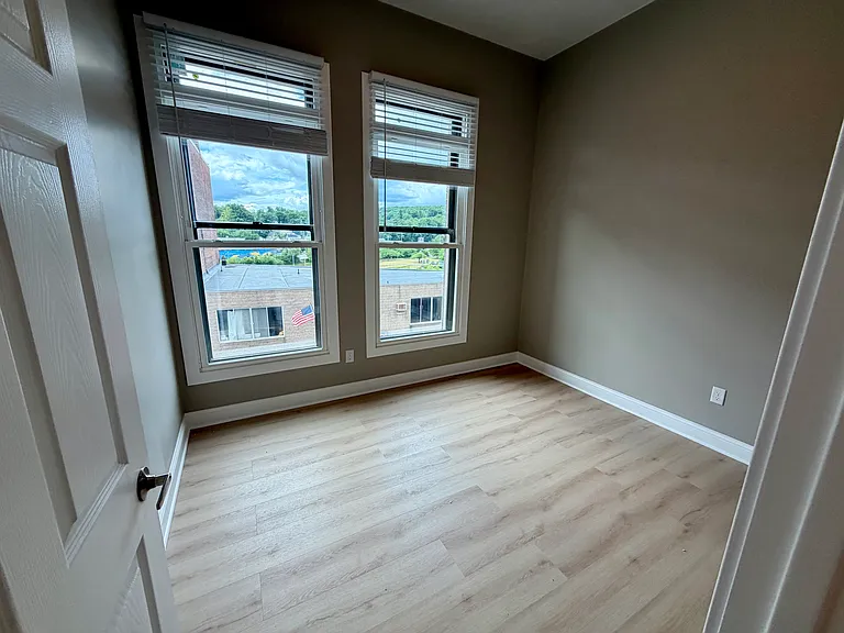347-355 Main St #6 — Photo 5