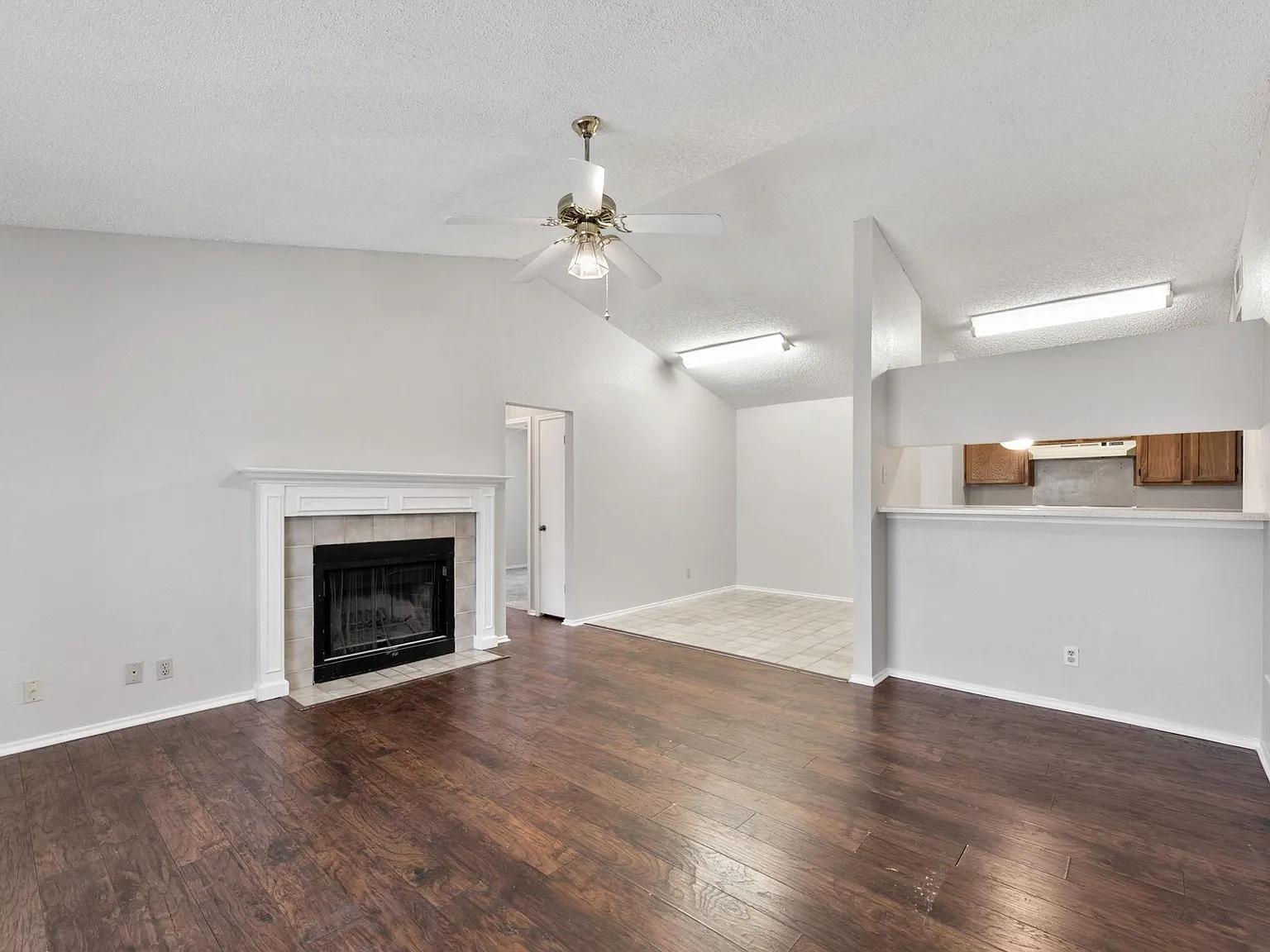 3 bed, 2.0 bath, 1089 sqft, $1,650 — Photo 4