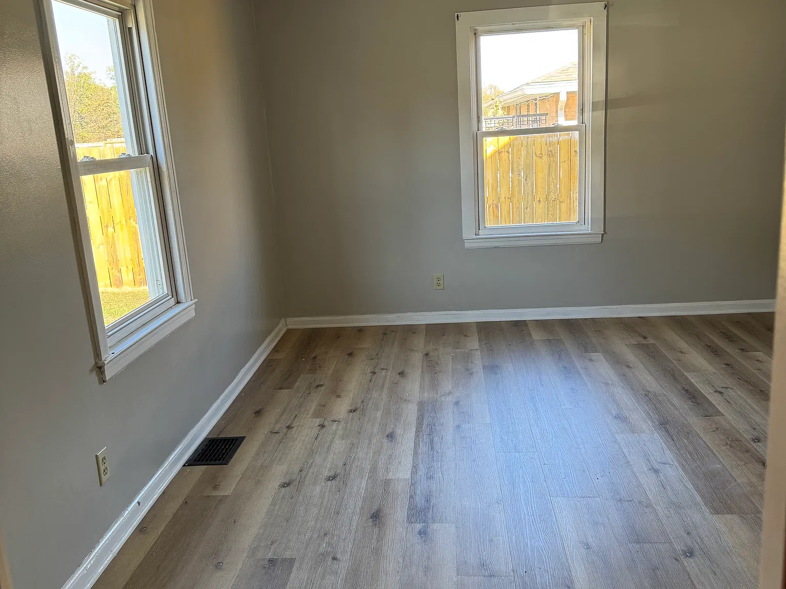 2 bed, 1300 sqft, $925 — Photo 4