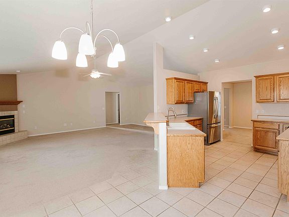 4th image of 2806 Bluebell Ct