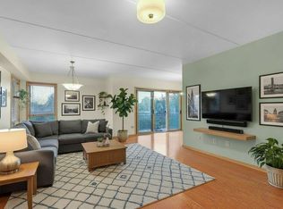 1349 E Washington St Unit 302, Des Plaines, IL 60016