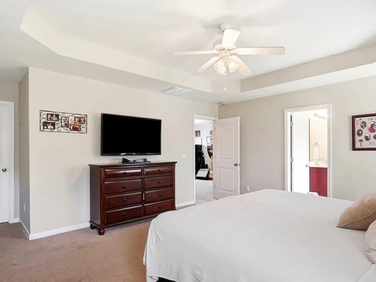 553 Montego Ct — Photo 14
