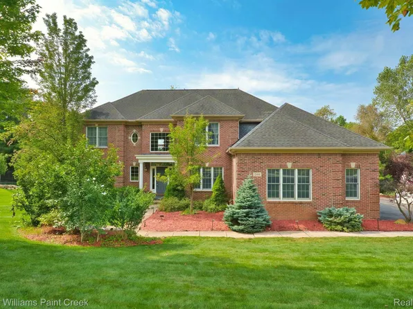 244 Fairway View Dr, Oxford, MI 48371