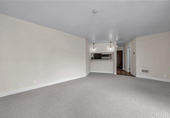 5th image of 620 The Vlg Unit 202