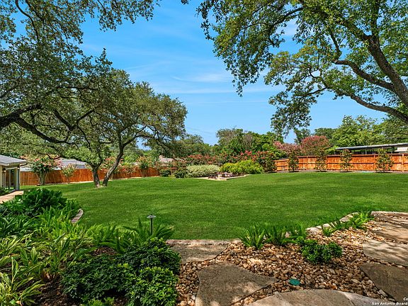 5th image of 701 Ridgemont