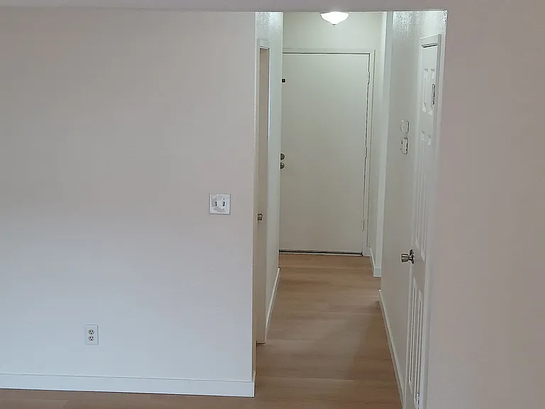 1940 Grande Cir #63 — Photo 3