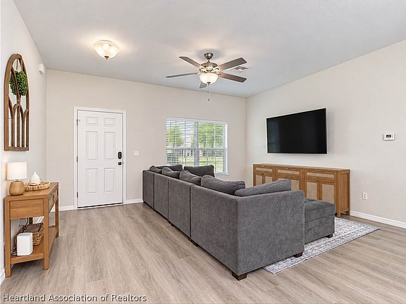 5th image of 1921 Iris Ave