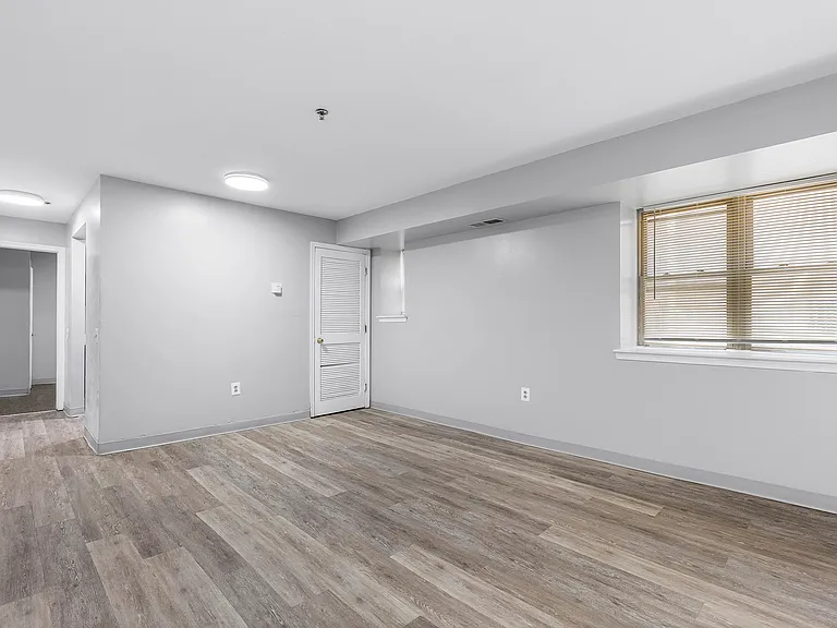 Edgewood Apartments — Photo 2