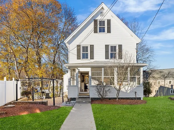 37 1/2 Chestnut St, Woburn, MA 01801
