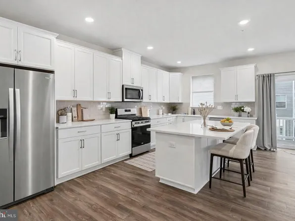 26 Atkins Dr, Bridgeport, PA 19405