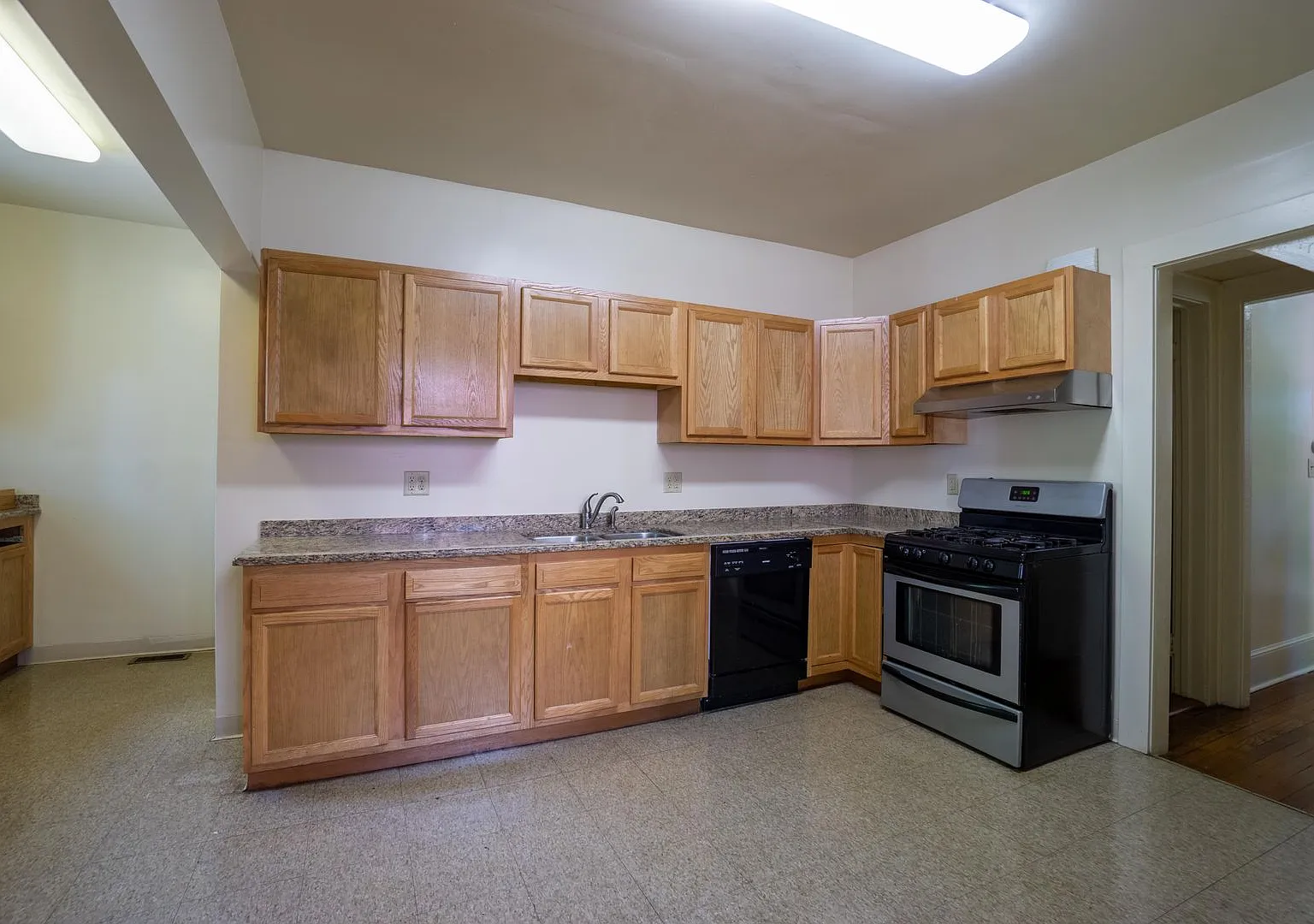 1335 Madison Street - Available 06/01/27 - Spacious Single Family Home — Photo 2