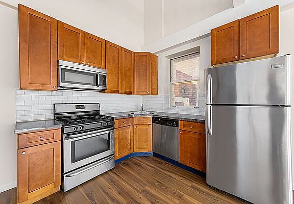 2nd image of 338 E 139th St APT 4B