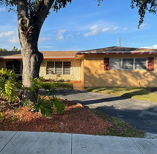 7061 NW 15th St Photo 1