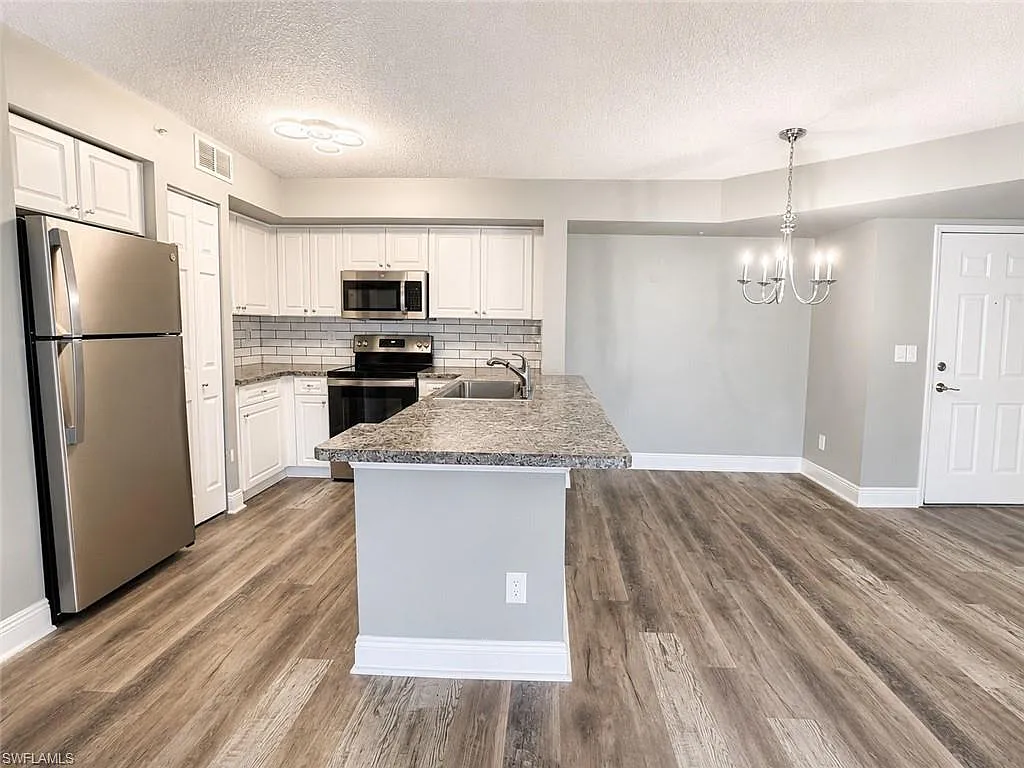 1240 Wildwood Lakes Blvd — Photo 4