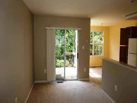 3rd image of 3372 Vineland Pl