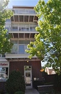 2nd image of 915 S Oak Park Ave APT 1C
