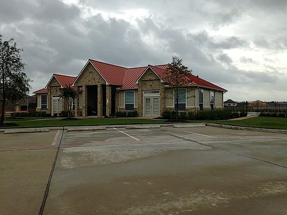 Legends Trace clubhouse