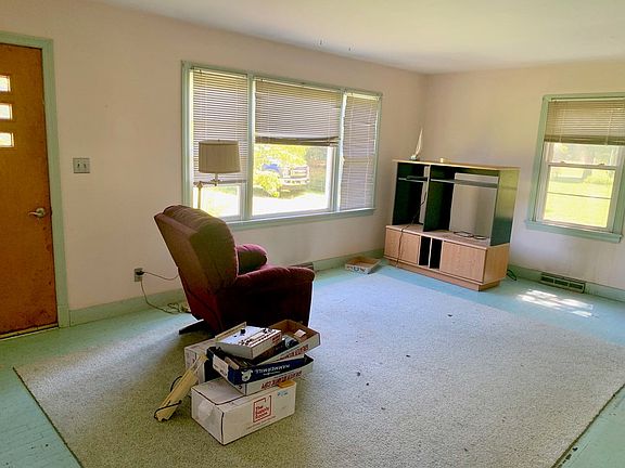 2nd image of 898 Chesapeake Dr