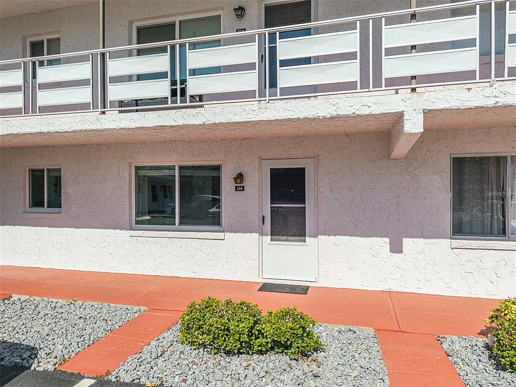 2 bed, 1.0 bath, 826 sqft, $1,400 — Photo 2
